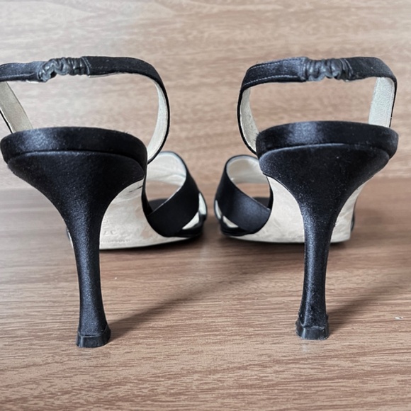 Manolo Blahnik Satin black criss-cross sandal - Picture 3 of 12